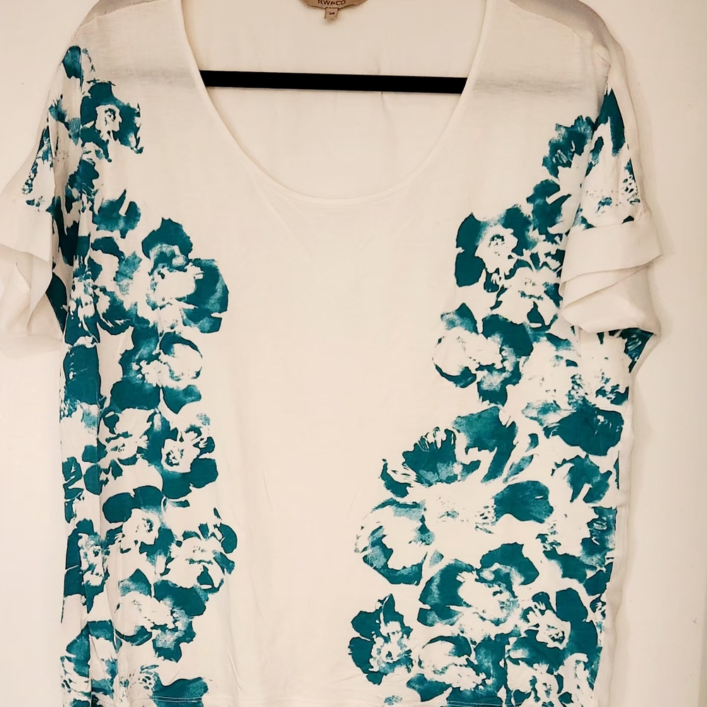 RW&CO. Floral Print White and Green Women's Top